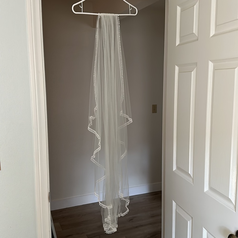 Sara Gabriel Lesley Veil